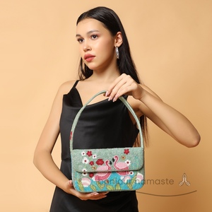 Borsa con perline realizzata a mano Design fenicotteri rosa | Borsa di tendenza ricamata a mano artigianale | Design ispirato al Designer - Product Image 1
