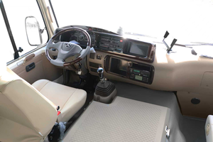 J M MC D70, Autobús Ligero de 19 Asientos, Volante a la Izquierda, Motor Diésel Isuzu, Autonomía de 501-600 km, Motor de 100-150 kW, Batería de 90-110 kWh, EE. UU. - Product Image 4