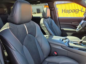 Toyota Grand Highlander Platinum Max Hybrid XLE AWD Automático V6 SUV de 7 Asientos Usado 2026 con Techo Solar Panorámico |   Exportación - Product Image 4