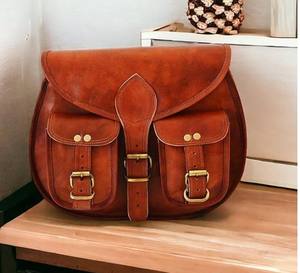 Premier Custom Logo aceptado hecho a mano de cuero marrón Sling bolso portátil para uso en exteriores Premium Finish Pure Leather - Product Image 1