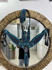 Conjunto de aparejos de cuero genuino para caballo estilo western con pedrería turquesa, cabezada y pechera ligeros, personalizables para equitación - Product Image 3