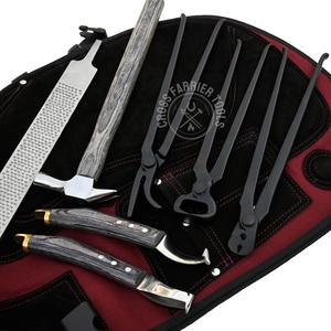 Nouveauté : Kit d'outils de maréchal-ferrant avec tablier marron, pince à recourir noire, tire-crochets, couteau à sabots incurvé, couteau à boucle, marteau - Product Image 4