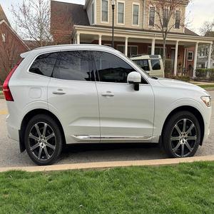 Alerte Offre Exceptionnelle! SUV de luxe Volvo XC60 T6 2021 super propre, suralimenté et turbocompressé, 4 cylindres, automatique, transmission intégrale, blanc - Product Image 2