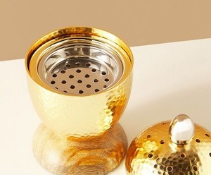 Quemador de Incienso Árabe de Lujo con Tapa, Acabado Dorado Martillado y Base de Madera, Quemador de Ramadán Más Vendido, Decoración del Hogar de Oriente Medio - Product Image 4