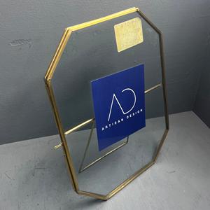 Marco de fotos de mesa, decorativo, de metal, latón y vidrio con acabado gris, diseño único. - Product Image 1