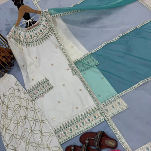 Nuevo Conjunto de Fiesta de Diseño, Estilo Informal, Top y Pantalón de Crepé Natural Puro con Dupatta, Traje Tradicional para Fiestas - Product Image 1