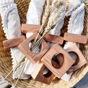 Ronds de serviette en bois ronds faits à la main pour le décor de table d'accent d'hôtel et de cuisine de mariage avec caractéristique de stock - Product Image 1