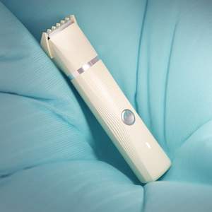 Depiladora Eléctrica Multifuncional Recargable por USB-C para Mujer, con Doble Cuchilla, para Depilación en Húmedo/Seco de Brazos, Piernas y Línea del Bikini, con Bolsa de Almacenamiento - Product Image 1