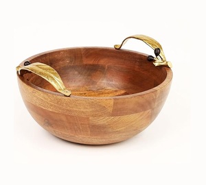 Bol en bois de grande capacité avec poignée en métal adapté aux salades et repas de taille familiale parfait pour les fêtes et les occasions spéciales - Product Image 1