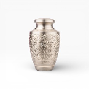 Urna Funeraria de Plata Cepillada con Grabado de Patrón Floral Detallado y Forma Tradicional Alta de Memorial - Product Image 1