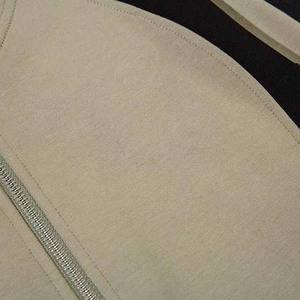 High Street Chaquetas universitarias de invierno para hombres Logotipo personalizado Bordado Lana y poliéster Diseño de manga larga - Product Image 3
