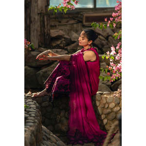 Conjunto de 3 piezas Rang Rasiya: Camisa sin mangas de gasa bordada con lentejuelas, Dupatta de red Khaddi bordada y Pantalones bordados - BIC-4888 Transpirable - Product Image 3