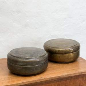 Olla Roti de madera detallada para almacenamiento de Chapati con trabajo artesanal y acabado en madera natural - Product Image 6