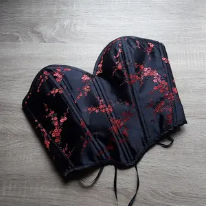 100% brocart noir de qualité supérieure avec design floral rouge pour les femmes avec Corset en dentelle au dos réglable Service de gros - Product Image 3