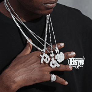 จี้เพชรแบบกำหนดเองชื่อหินน้ำแข็งทั้งก้อนฮิปฮอปส่องแสงเป็นประกายวิบวับเฉพาะบุคคลผู้ชายผู้หญิงโลหะผสมเงินทองชุบทองไม่ซ้ำใคร - Product Image 1