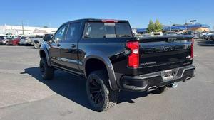 Camioneta Black Widow 2024 1500 RST 4dr Crew Cab 4WD 5.8 Ft. SB, 2.7L Euro IV, 5 Asientos, Volante a la Izquierda - Product Image 3