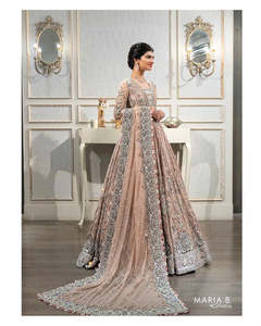 Elegante Vestido de Novia Pakistaní Moderno, de Seda con Encaje, Lentejuelas, Cristales, Volantes, Bordado Intrincado, con Cordones, en Contraste de Color, Largo hasta el Suelo - Product Image 1