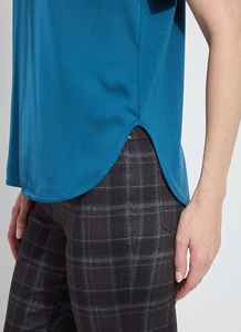 Blusa Casual de Satén para Mujer, Color Verde Azulado, con Dobladillo Curvo, <span class=keywords><strong>Manga</strong></span> <span class=keywords><strong>Corta</strong></span>, Cuello Redondo, Corte Holgado, Tipo Seda, Venta al Por Mayor OEM/ODM - Product Image 3