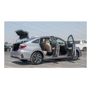 Auto Usado en Buen Estado con Bajo Kilometraje, <span class=keywords><strong>Toyota</strong></span> <span class=keywords><strong>Yaris</strong></span> S Sedán 2024, Autos Usados Listos para Enviar - Product Image 1