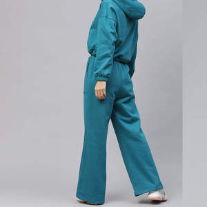 Conjunto Deportivo Elegante para Mujer, Dos Piezas, Fabricante de Conjuntos Deportivos, Conjuntos Deportivos Ajustados con Corte Acampanado, Ropa para Mujer - Product Image 3