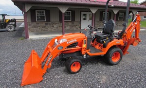 รถแทรกเตอร์ Kubota BX25D มือสอง ขับเคลื่อน 4 ล้อ ขนาดกะทัดรัด สำหรับงานเกษตร พร้อมบุ้งกี๋หน้าและหลัง - Product Image 4