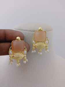 Royal Mayura Élégant Perle Boucles D'oreilles Ensemble Bold Square Unique Classique Design Filles Femmes Imitation Rhodium Plaqué Durable - Product Image 5