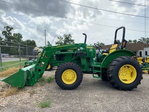 รถแทรกเตอร์จอห์นเดียร์ 4066R มือสอง ขับเคลื่อน 4 ล้อ พร้อมบุ้งกี๋หน้า สำหรับงานไร่และสวน ขาย - Product Image 4