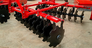 Herse à disques hydraulique lourde à 24 disques, montée sur tracteur, pour la préparation du sol agricole, équipement agricole, moteur à essence haute performance - Product Image 5