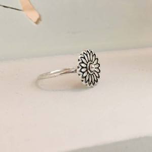 Boda 925 Bisel de plata esterlina Ajuste Anillos de flores minimalistas para mujeres y niños Joyería de moda hecha a mano - Product Image 4