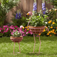 Rak Tanaman Logam Flamingo Dekoratif dengan Pot Sabut Kelapa untuk Taman Luar Ruangan, Halaman, Teras, Balkon, Dekorasi Rumah