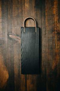 Élégante planche à découper en bois de manguier de forme unique Artisanat raffiné avec des tons naturels chauds pour les ustensiles de cuisine - Product Image 4