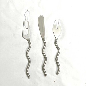 Latest Arrival of Excellent Quality Food Safe Silver Color Waved Handle 3 Piece <b>Cheese</b> <b>Set</b> for Home and Hotel Usage - Product Image 1