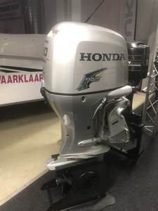 Motor Fuera de Borda Usado de 2012 para BF 90DHP V-TEC de 4 Tiempos, Grado Industrial, OEM, Eje de 20 Pulgadas, 390 Horas - Product Image 3