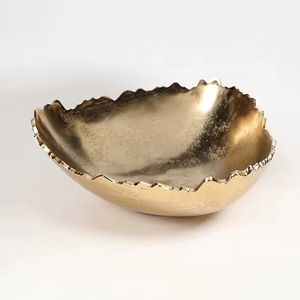 Plato Triangular de Aluminio Fundido con Borde Irregular - Product Image 5