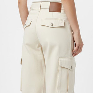 Pantalon cargo sur mesure OEM conçu avec plusieurs poches, couture durable, coupe décontractée, idéal pour le streetwear et la mode décontractée - Product Image 4