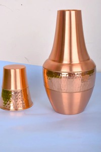 Botella de agua de cobre puro hecha a mano para un estilo de vida saludable, digestión equilibrada y práctica de bienestar Ayurvédico - Product Image 3