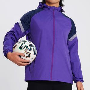 Chaqueta Cortavientos Personalizada de Fútbol 100% Nailon con Capucha - Product Image 3