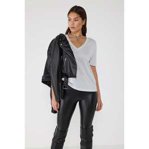 Camiseta brillante con cuello en V - Product Image 3