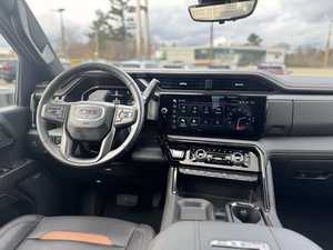 Land Rover Range Rover Crew Cab 4WD 2024 Blanco Brillante Usado con Techo Panorámico, Arranque Remoto, Asientos de Cuero y Paquete Tecnológico - Product Image 2