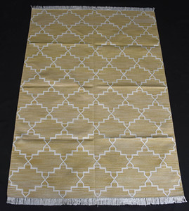 พรมผ้าฝ้ายทอแบบเรียบที่สวยงามมีลวดลายเรขาคณิตอเนกประสงค์พร้อมโทนสีขาวและสีเหลืองปิดเสียง - Product Image 4