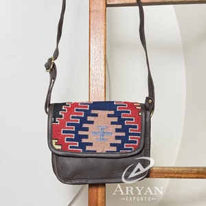 Meilleure vente Sac à bandoulière en cuir Kilim Jacquard ethnique fait main Sac de voyage vintage avec sangle réglable Sac à bandoulière pour femmes - Product Image 1