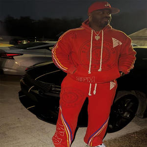 ชุดวอร์มผู้ชายผ้าหนา 450 GSM แบบซักแล้ว ทรงหลวม กางเกงขายาว ลายทางสามสี พิมพ์ลาย DTG ปักโลโก้ - Product Image 4