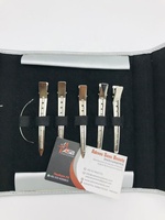 Lot de 10 pinces de sectionnement professionnelles en acier inoxydable pour extensions capillaires et aiguille à tisser les cheveux avec maintien supérieur, étui personnalisé avec logo