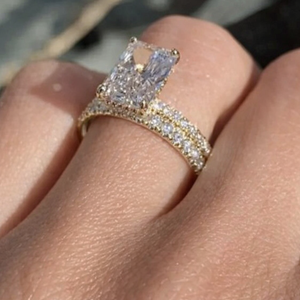 ชุดเครื่องประดับเจ้าสาวมอยส์ซาไนต์ทรงเรเดียนท์คัท 5.23 กะรัต แหวนหมั้นทองคำแท้ 14K ชุบแพลตตินัม ประดับเพชรแบบเพฟ ดีไซน์ทันสมัยสำหรับงานแต่งงาน - Product Image 2