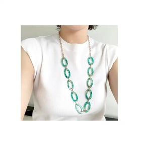 Collar de resina de moda para mujer Diseño elegante y minimalista Disponible Collar de resina para mujer - Product Image 2