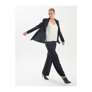 Chemise de nuit en satin colorée pour femme avec détails en dentelle - Product Image 4