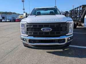 รถกระบะมือสอง ปี 2024 รุ่น Super Duty F 250 SRW XL 4WD แบบห้องโดยสารปกติ พร้อมเครื่องยนต์ดีเซลเทอร์โบ 6.8 ลิตร ล้อแม็กซ์ R17 เกียร์อัตโนมัติ - Product Image 1