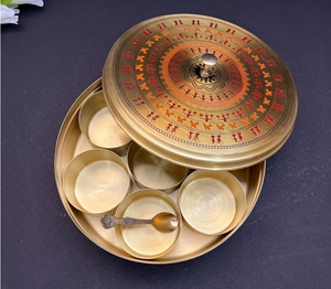 Boîte à épices en laiton traditionnelle élégante pour une expérience culinaire authentique, alliant design culturel et utilité quotidienne - Product Image 1