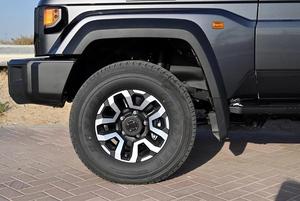 Casi Nuevo para TOYOTA LAND CRUISER 76 HARDTOP Modelo 2025 SDLX Gasolina Color Gris - Product Image 5