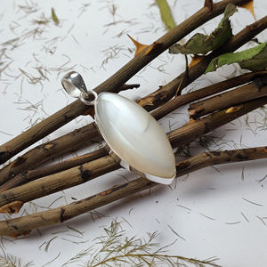Pendentif en argent sterling 925 avec pierre de lune blanche marquise, cabochon lisse, bijoux en pierres précieuses faits à la main, vente en gros - Product Image 1